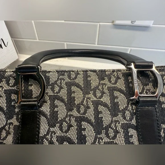 Elegant Black and Gray Dior Tote Bag - Picture 8 of 14